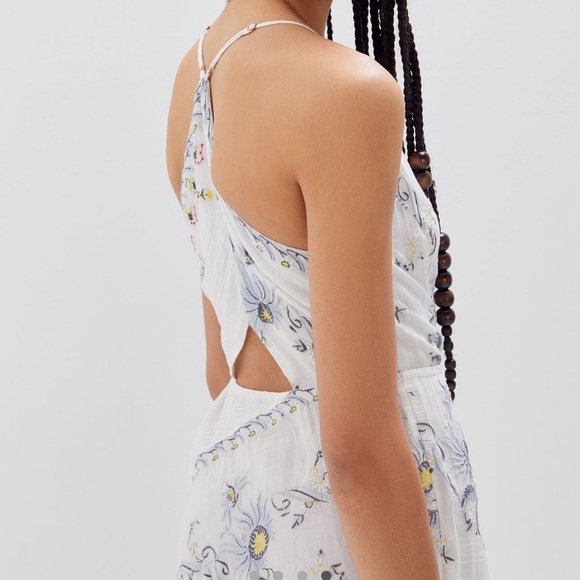 UO Jolene Embroidered Cutout Maxi Dress - Picture 4 of 4
